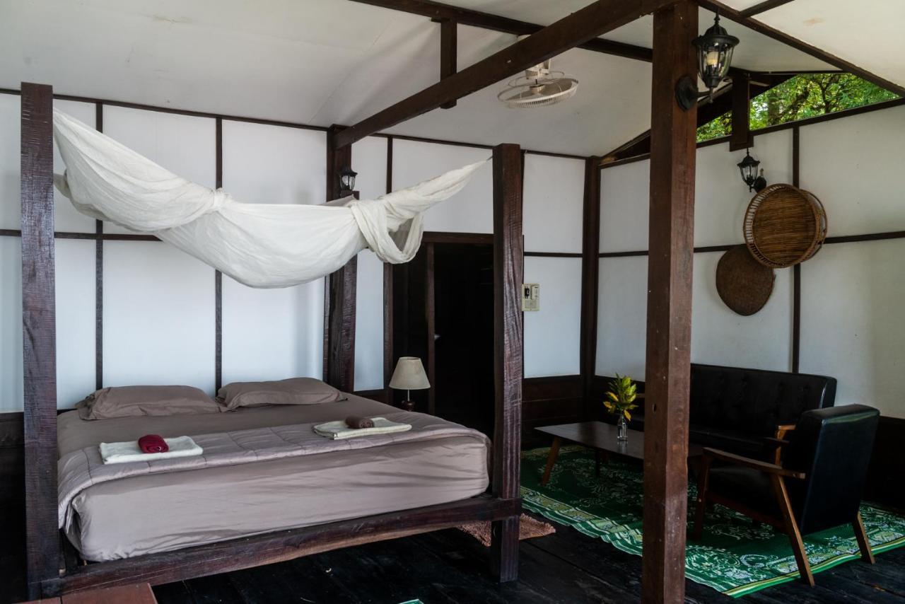 Pomelo Restaurant And Guesthouse - Fishermen & Tammarine Cottages Riverfront - Experience Nature, Culture And Adventure & Tailor-Made Tour Ban Khon ภายนอก รูปภาพ