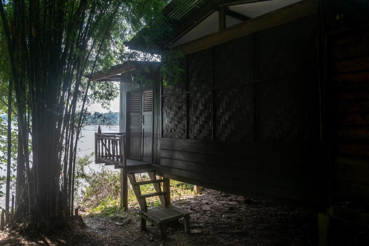 Pomelo Restaurant And Guesthouse - Fishermen & Tammarine Cottages Riverfront - Experience Nature, Culture And Adventure & Tailor-Made Tour Ban Khon ภายนอก รูปภาพ