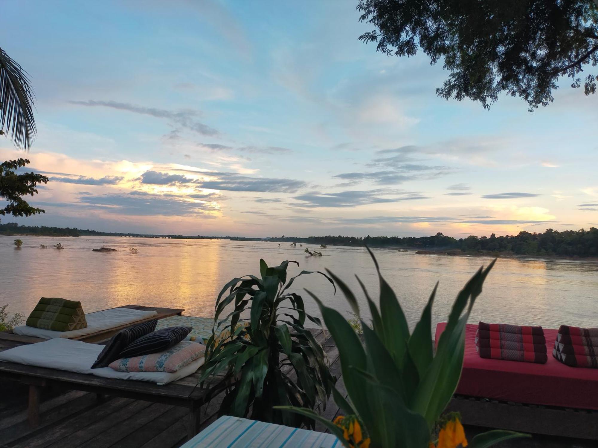 Pomelo Restaurant And Guesthouse - Fishermen & Tammarine Cottages Riverfront - Experience Nature, Culture And Adventure & Tailor-Made Tour Ban Khon ภายนอก รูปภาพ
