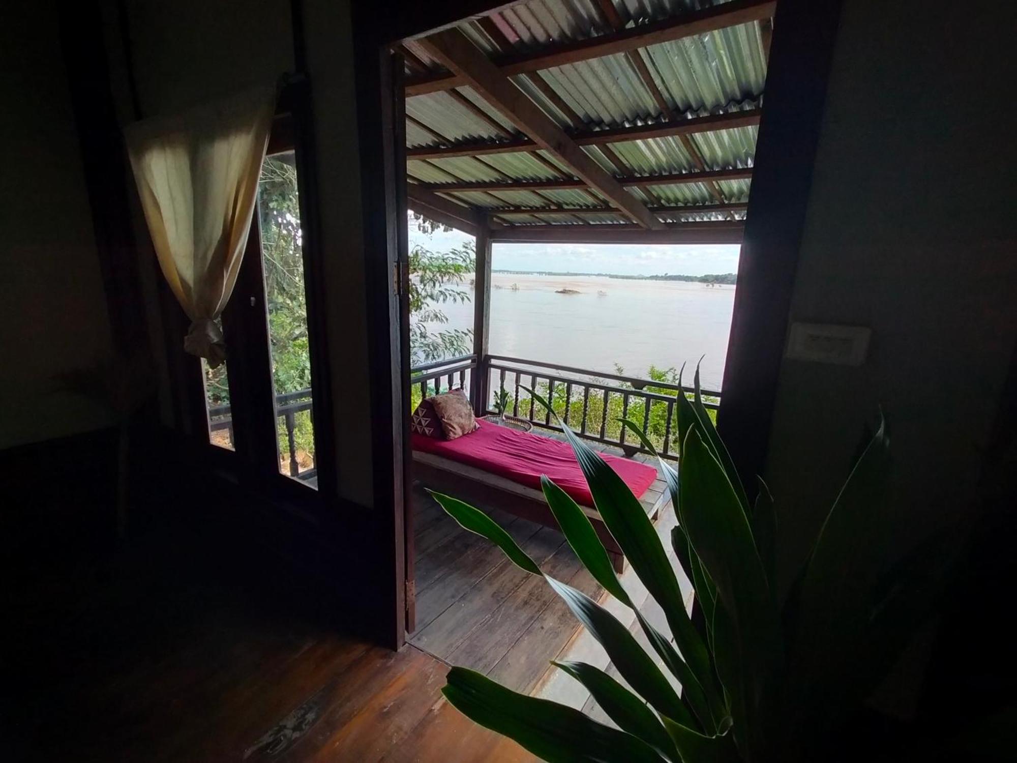 Pomelo Restaurant And Guesthouse - Fishermen & Tammarine Cottages Riverfront - Experience Nature, Culture And Adventure & Tailor-Made Tour Ban Khon ภายนอก รูปภาพ