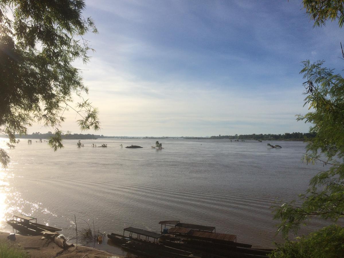 Pomelo Restaurant And Guesthouse - Fishermen & Tammarine Cottages Riverfront - Experience Nature, Culture And Adventure & Tailor-Made Tour Ban Khon ภายนอก รูปภาพ