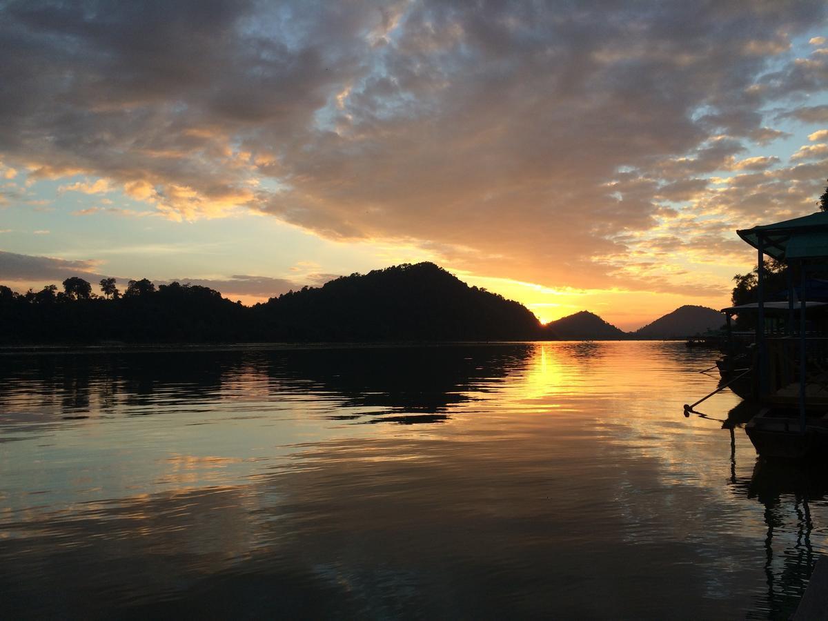 Pomelo Restaurant And Guesthouse - Fishermen & Tammarine Cottages Riverfront - Experience Nature, Culture And Adventure & Tailor-Made Tour Ban Khon ภายนอก รูปภาพ