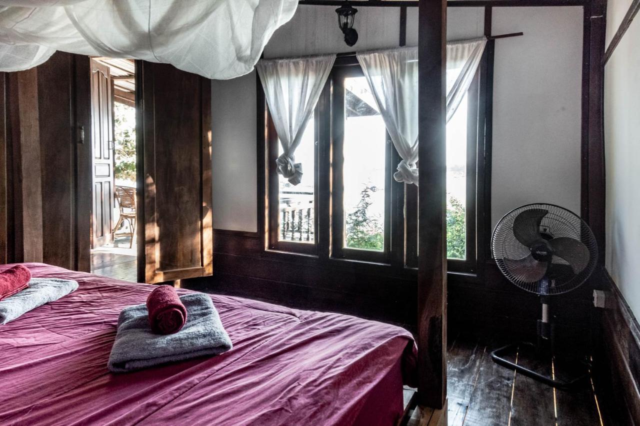 Pomelo Restaurant And Guesthouse - Fishermen & Tammarine Cottages Riverfront - Experience Nature, Culture And Adventure & Tailor-Made Tour Ban Khon ภายนอก รูปภาพ
